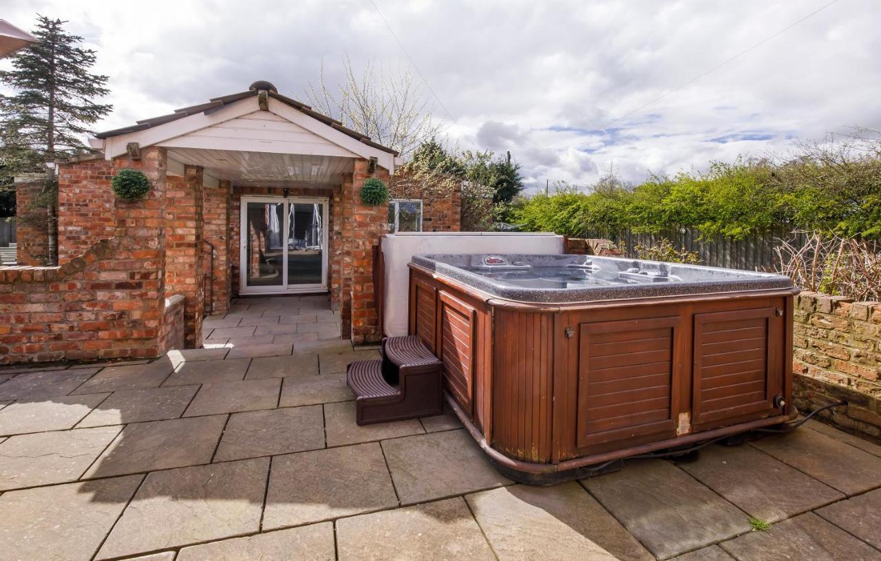 The Gardens - Stunning Farmhouse Villa York Exterior photo